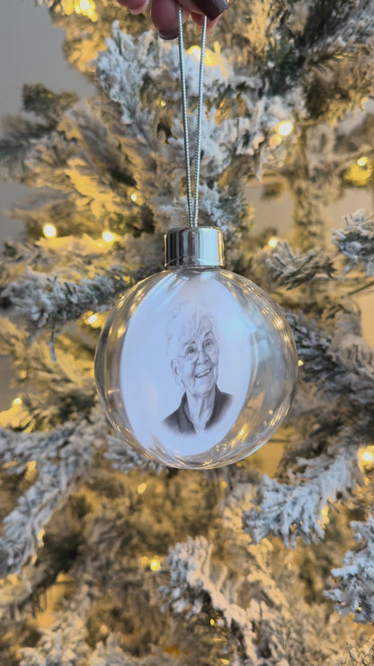 Weihnachtskugel mit Bleistiftzeichnung